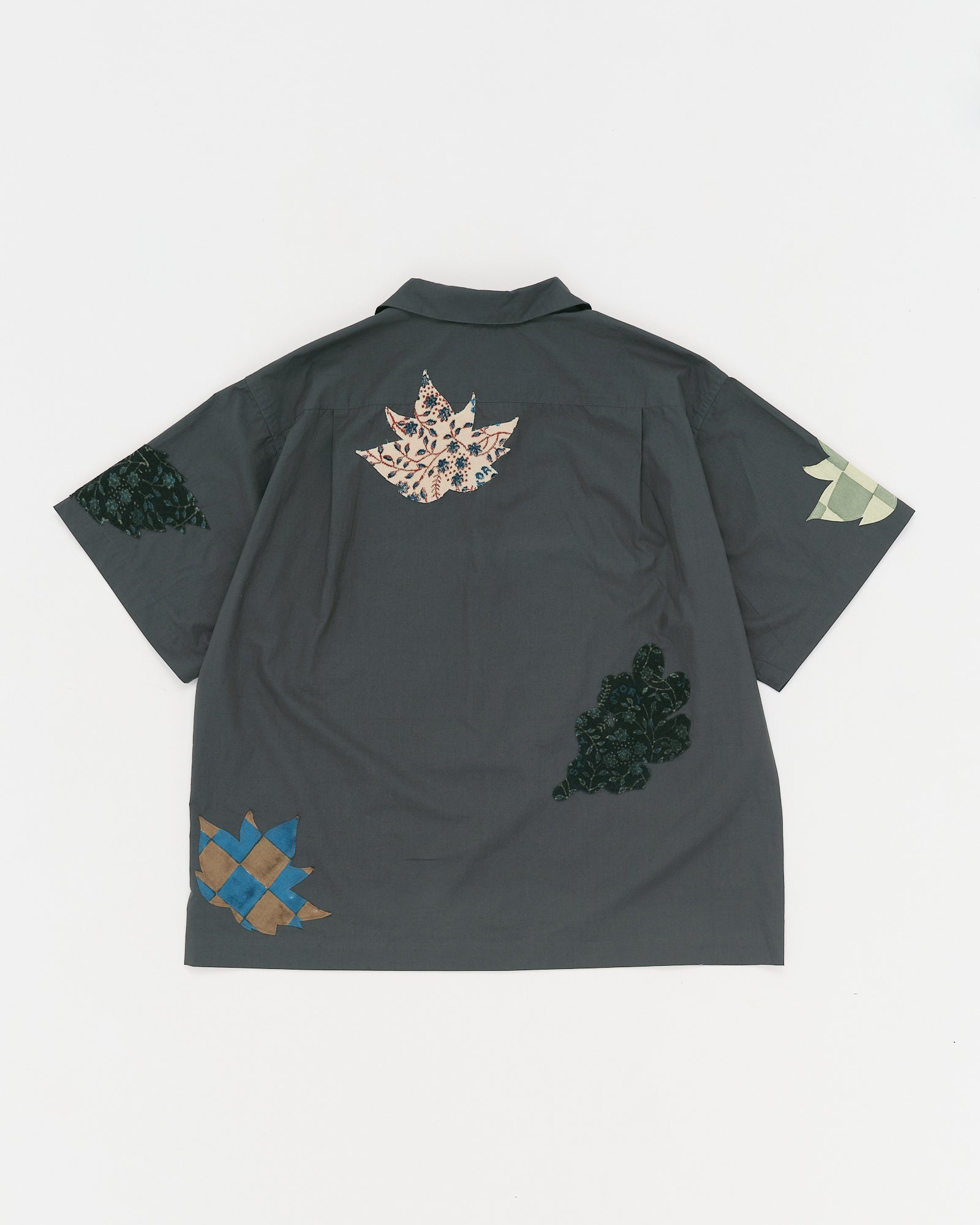 Greetings Shirt SS - Charcoal Leaf Scatter