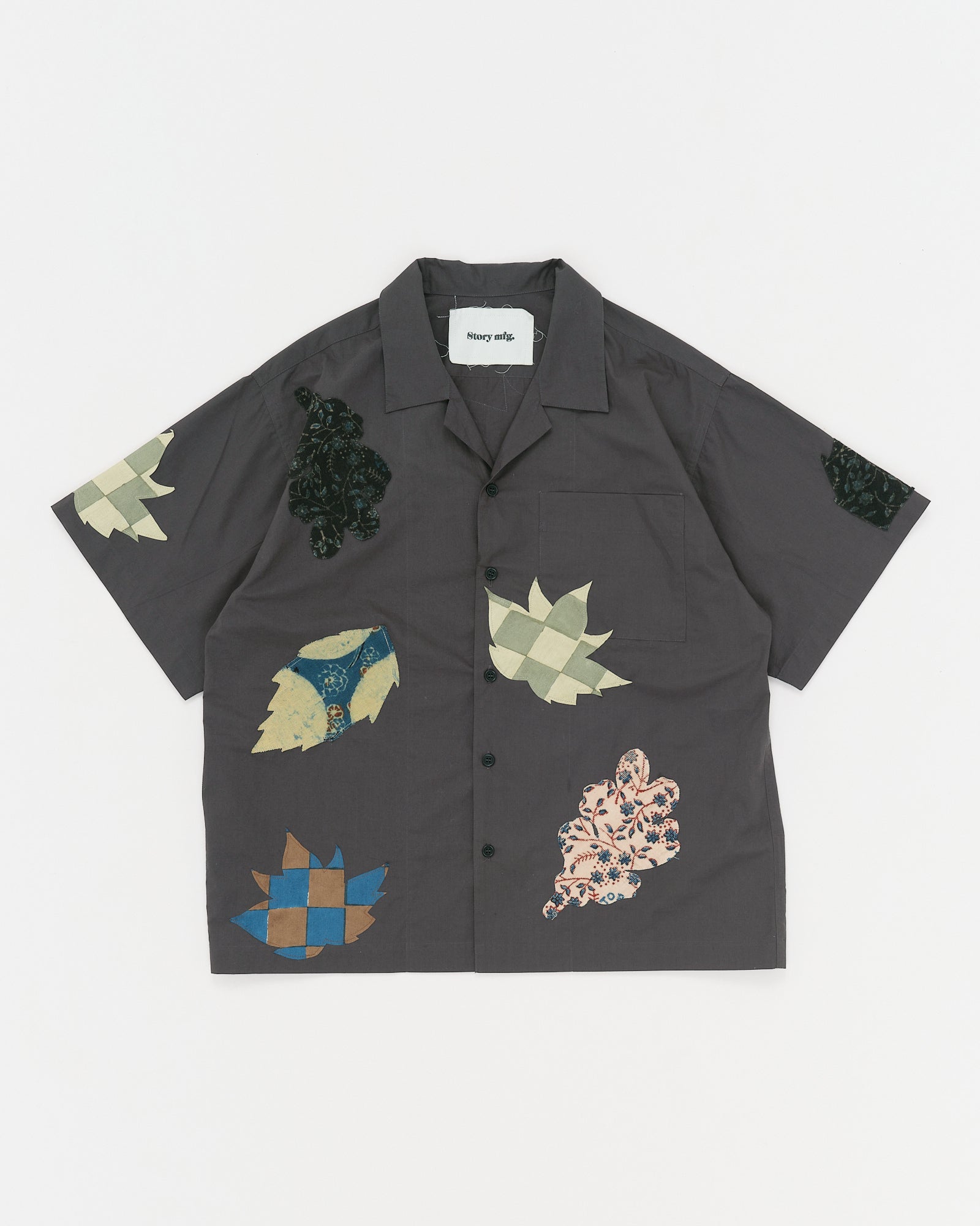 Greetings Shirt SS - Charcoal Leaf Scatter